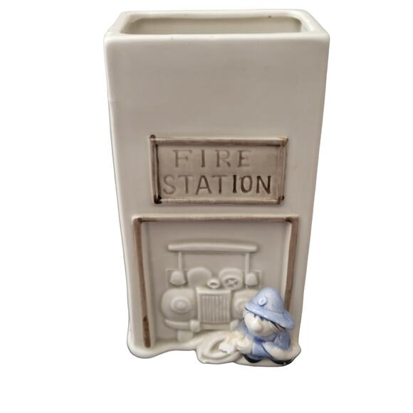 FF (Fitz and Floyd) Fire Station with Fireman Writing Utensil organizer - Picture 2 of 8